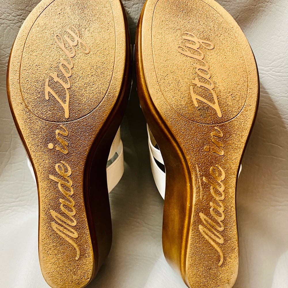Italian Shoemakers White Sandals - Picture 4 of 5
